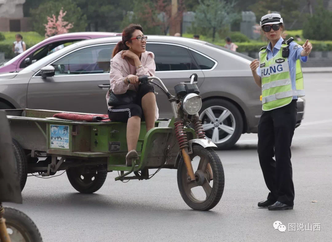 临汾交通大整治:摩托无牌无证扣!非机动车,行人闯红灯