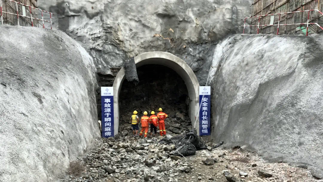 院桥镇繁荣村的岙里对连拱隧道首爆成功