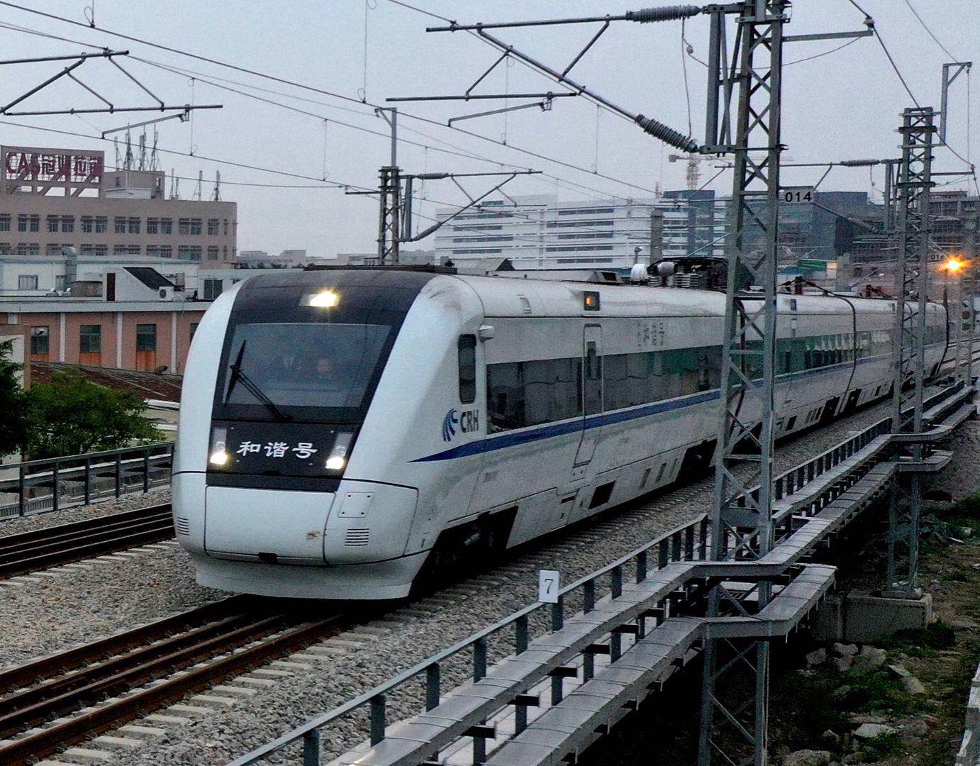4日由两端始发站增开北京西～深圳北d901/2次,北京西～深圳北d927/8次