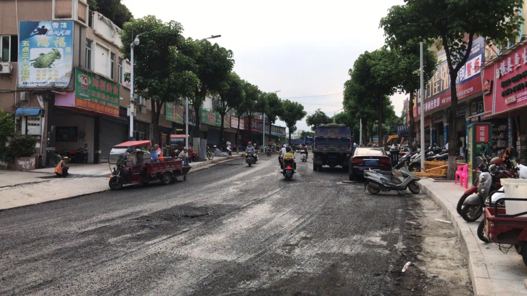 梧州太阳广场星朗名都的这条道路终于要铺沥青了