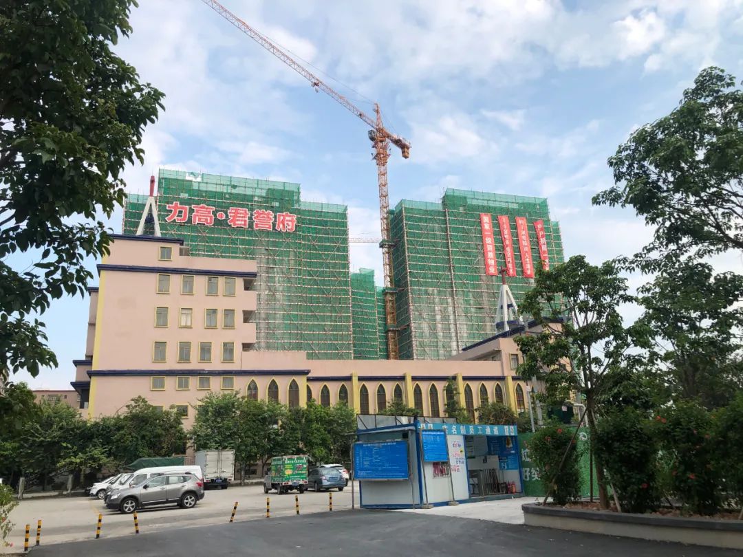 实景图力高君誉府目前在售户型为约95m05与109m05的3房户型,两个