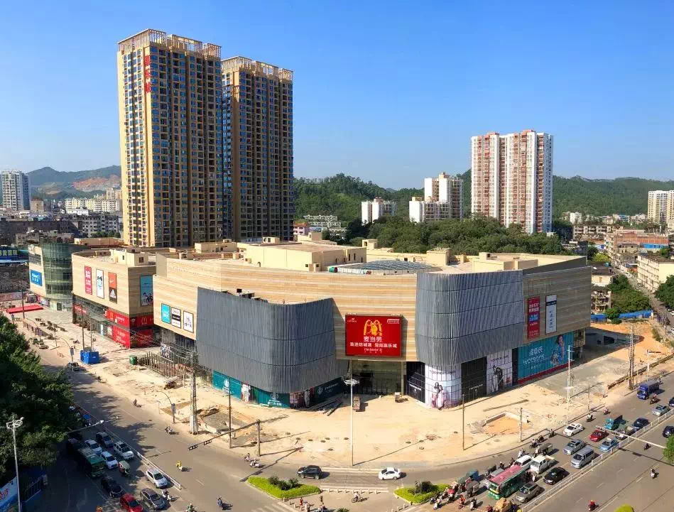 1999年, 港口旧车站 后面的步行街还叫富裕路 少量企沙车至今