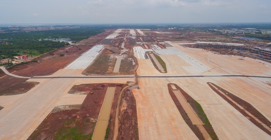 空中俯瞰海口美兰机场二期扩建项目.海航机场供图