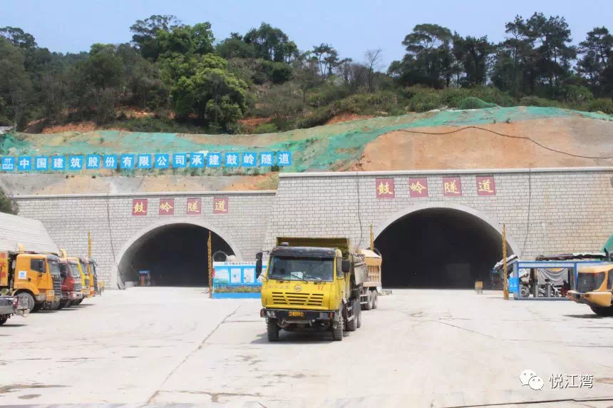 鼓岭隧道口仍在紧张掘进中