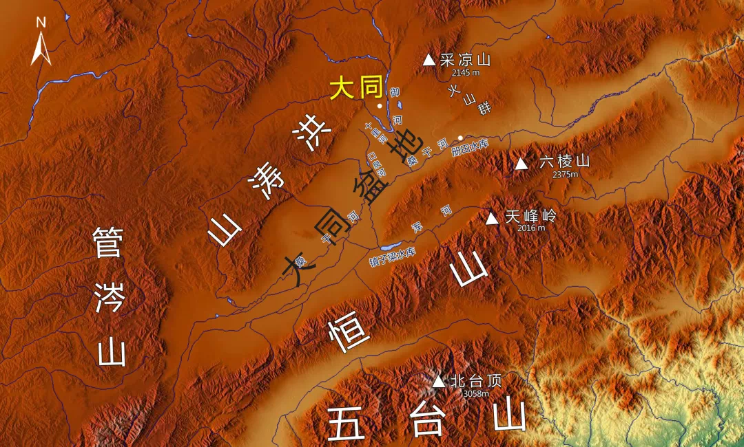 山地,盆地,平原,火山兼备 形成周围高,中间低"两山夹一川"的槽型