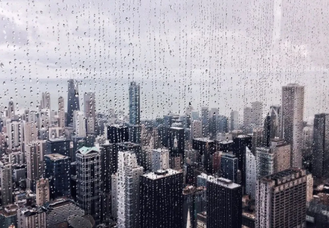 暴雨频发,阳台窗户选平开还是推拉?
