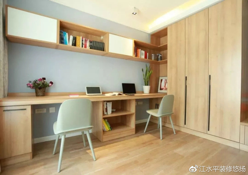 南京鹤立装修:书桌如何摆放,书房才更实用大方?