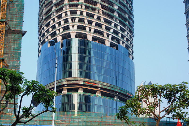 通透水晶楼—广州国际金融中心使用兴发铝材