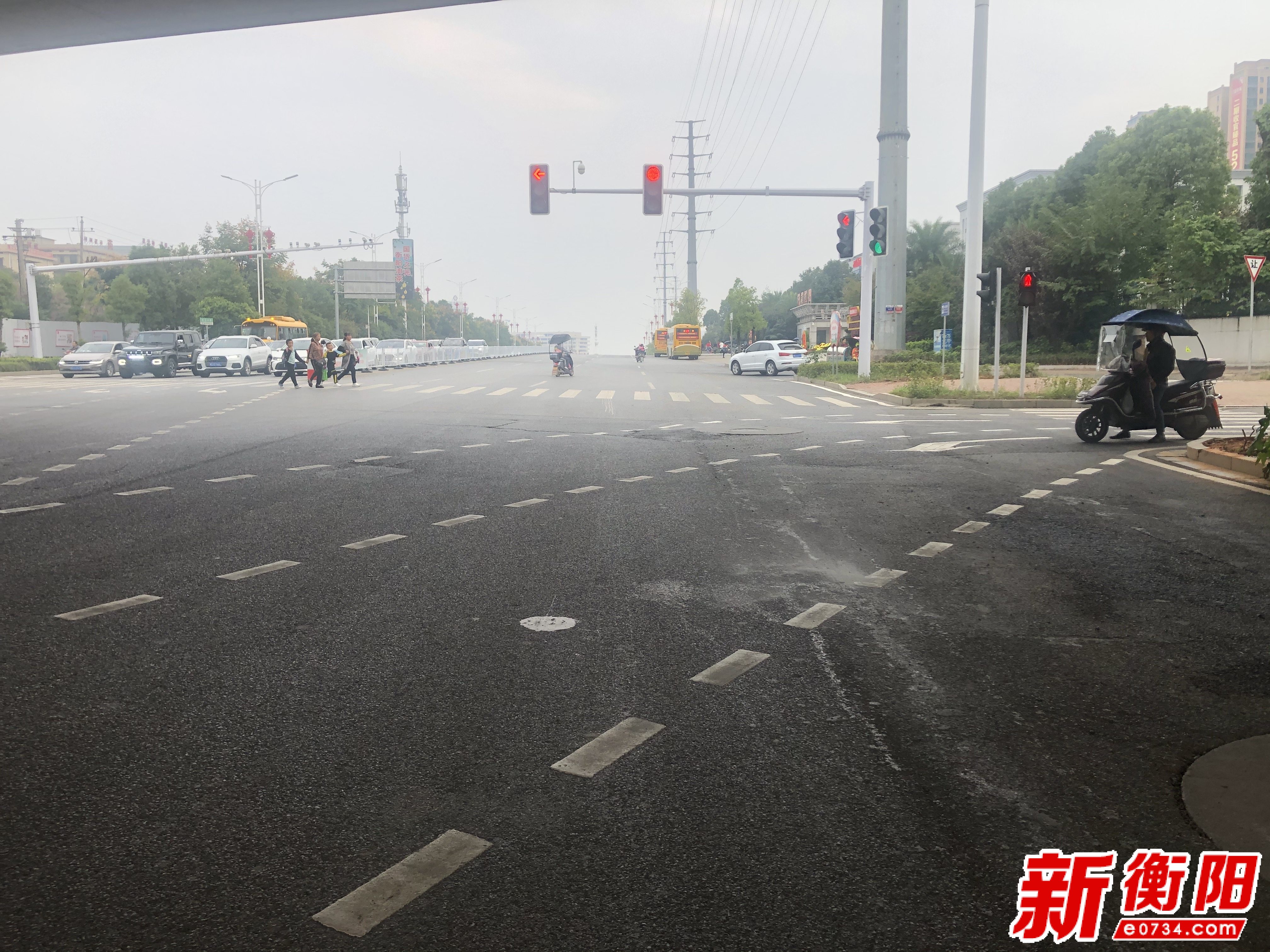 衡阳市蒸湘南路与南二环十字路口交通优化后通行效率好转