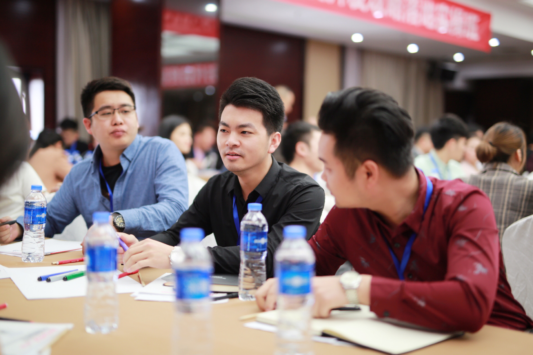 【记者】你觉得现代人的生活中最缺少什么?