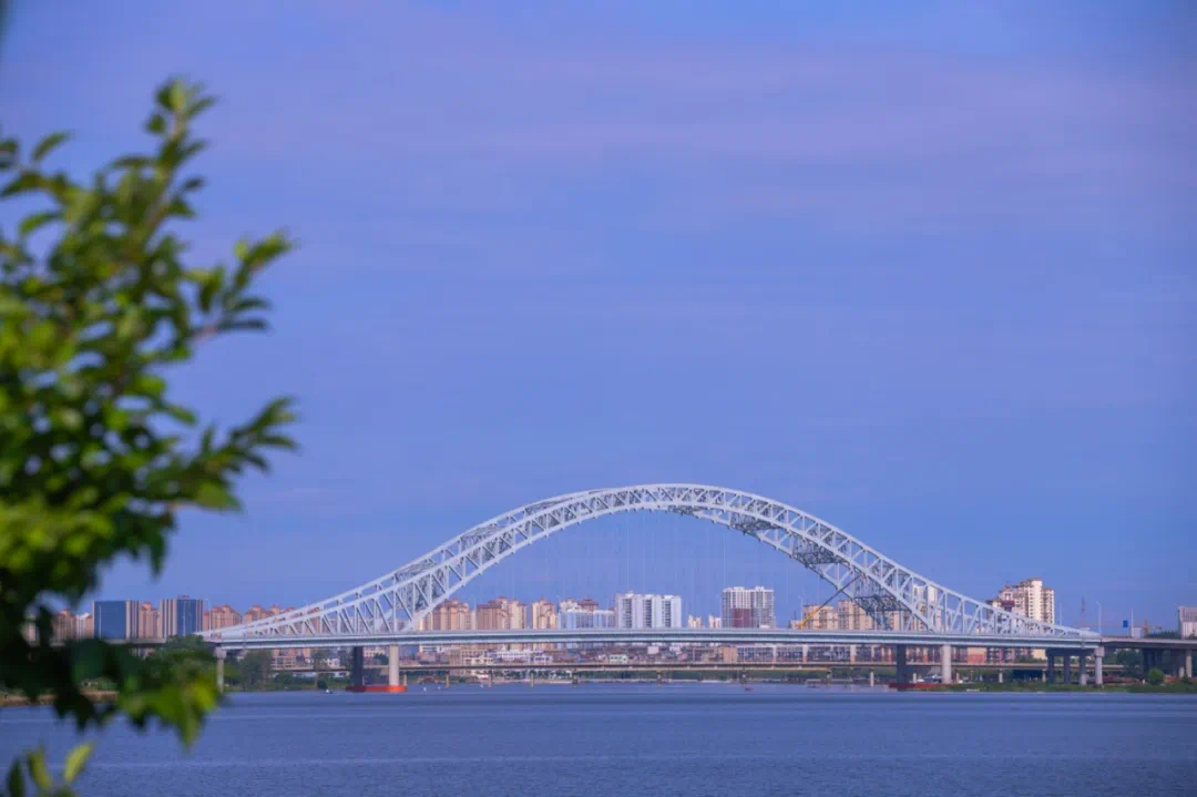 新六两河大桥实景图2013年9月东津大桥,唐白河大桥建成通车,东津与