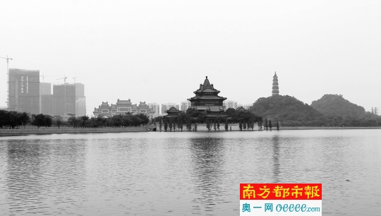 昨日上午,顺德区政协召开顺峰山公园太平塔和青云塔(以下简称"双塔)