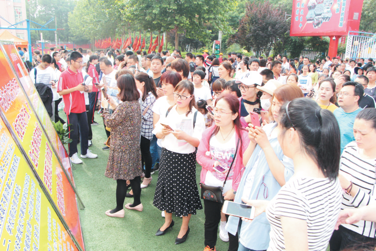 图说:衡水十三中举行校园开放日活动