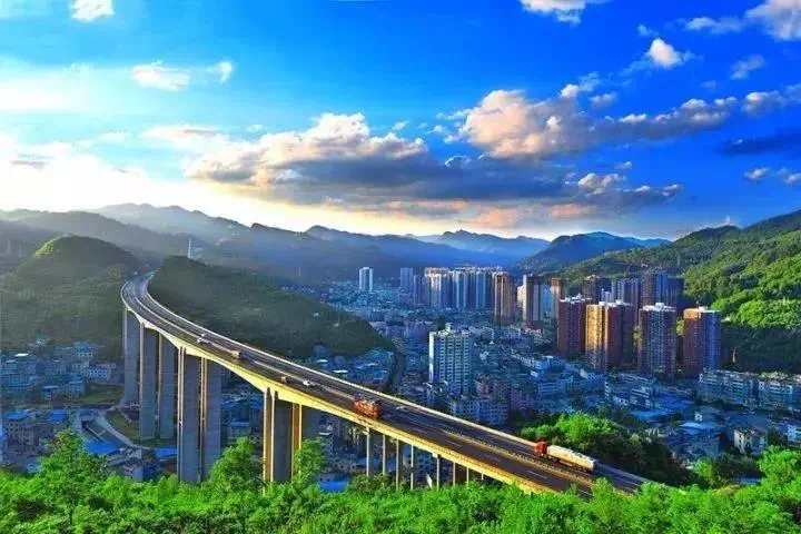 5% 酉阳土家族苗族自治县位于重庆市东南部,地处武陵山区腹地,是出渝