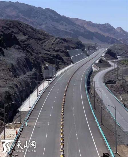 高速公路由东向西横贯江苏至新疆6个省(自治区),路线全长约4280公里