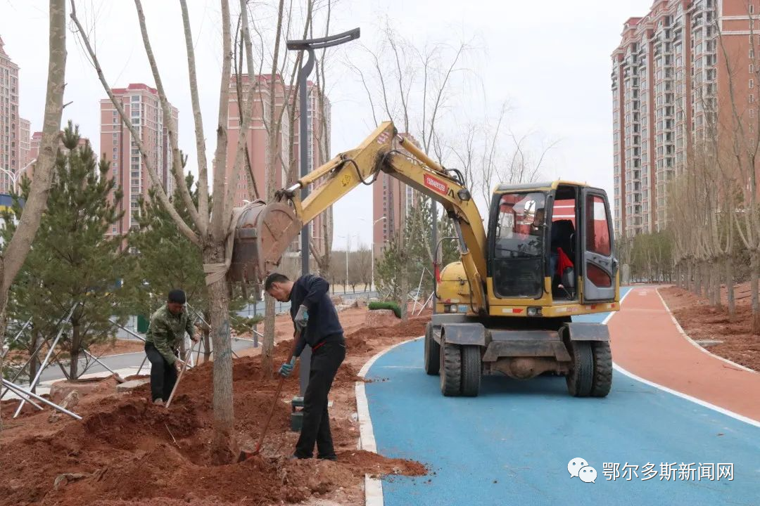 伊旗水岸新城正在建中心公园,cbd地下人行通道,麦当劳