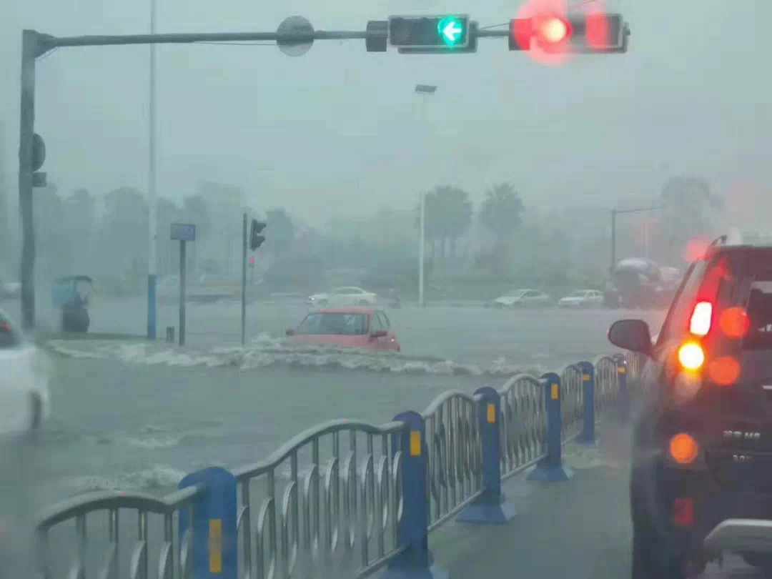 走我带你看海去昨天刷爆朋友圈的这场雨堪称史诗级大片