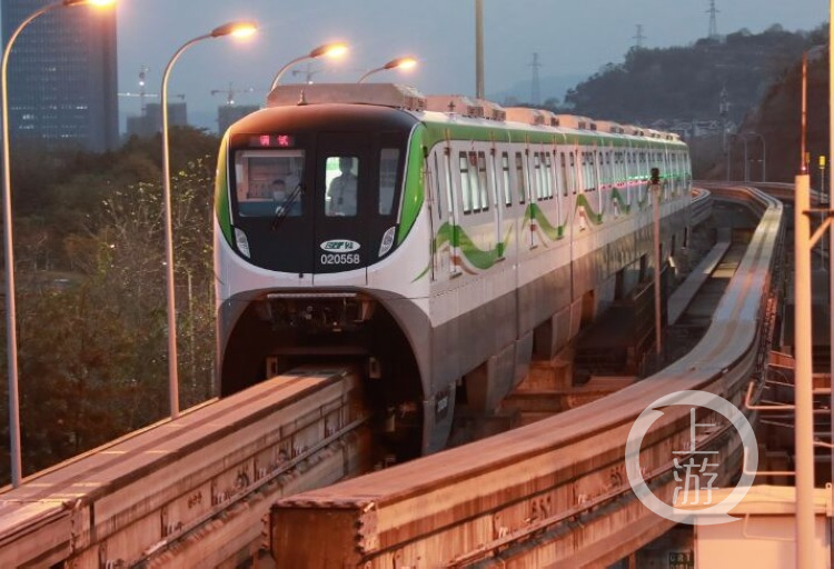 全新的重庆单轨2号线8编组列车即将上线带你提前体验
