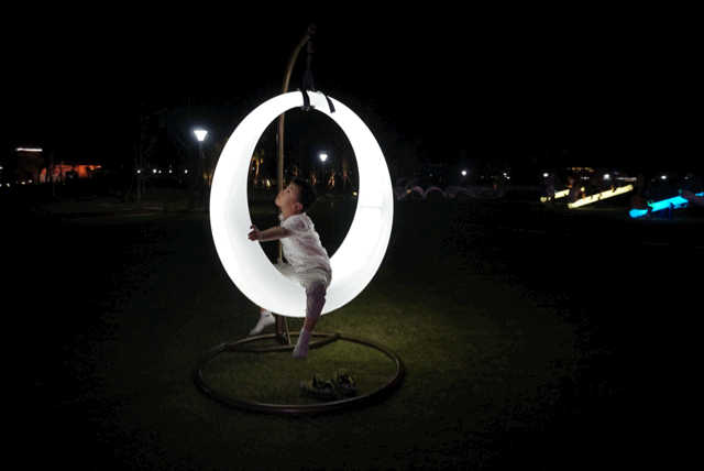 孩子们的欢乐世界 婆娑光影里 万平醉美灯光园林 还是孩子们的欢乐