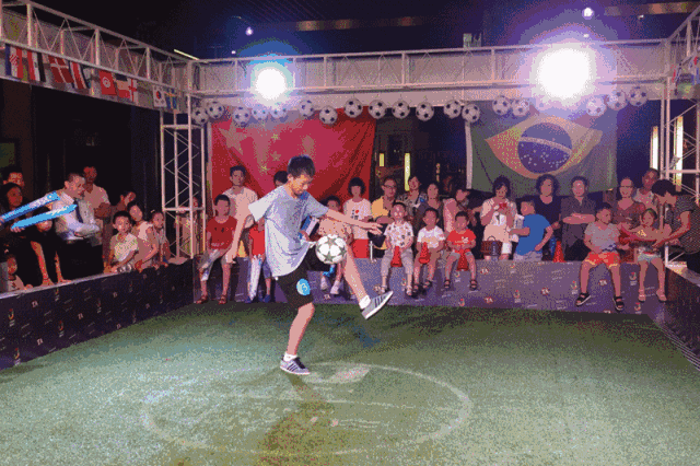 2018花式足球单日pk赛   花式足球(freestyle football)简称街足,又