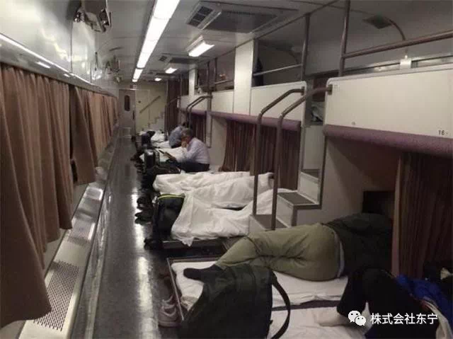 中日火车卧铺差距大,中国脚臭熏天,日本令人眼前一亮!