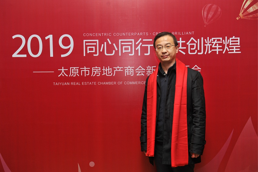 出席团拜会的老总有:商会会长,太原万科房地产有限公司总经理曹江巍