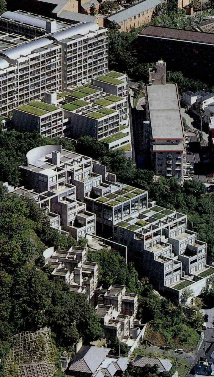 的人或许想到了蒙特利尔habitat 67,抑或是安藤忠雄的六甲山集合住宅