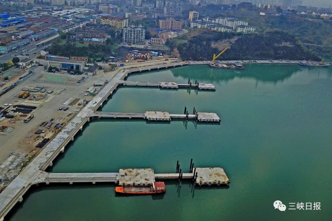 的施工架空平台除面层外主体结构施工突堤码头主体结构施工截至目前