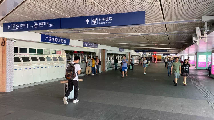 而深圳东站的进站口位于车站2楼,到深圳东站乘坐长途旅客列车的旅客