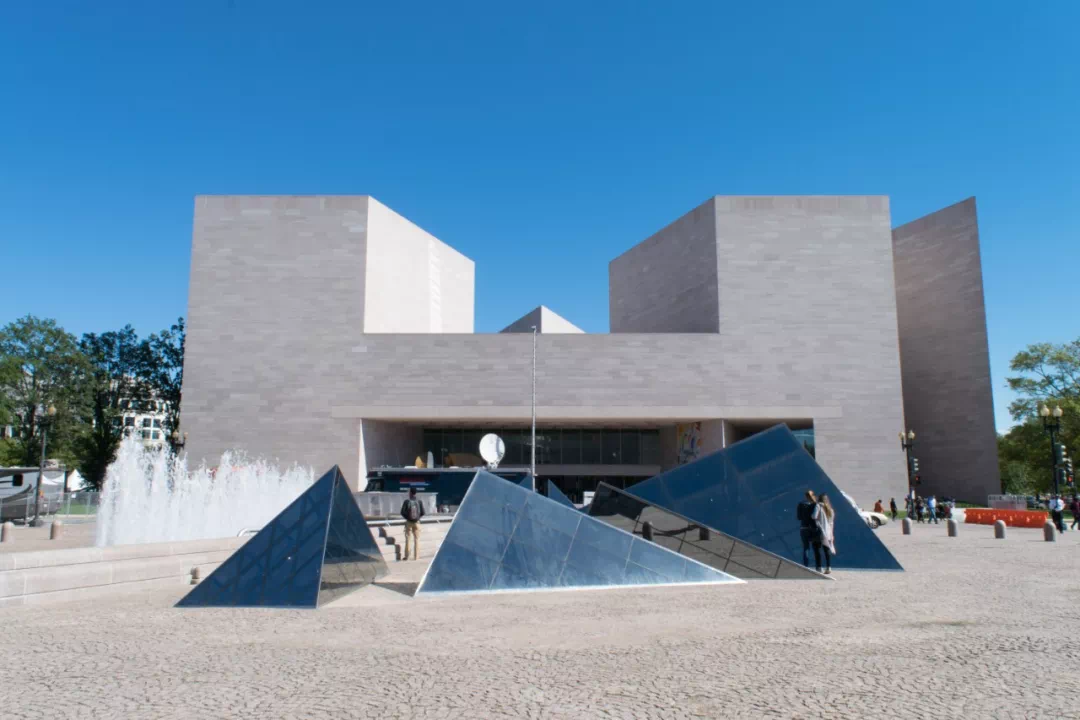 贝聿铭作品 苏州博物馆 建筑融合自然,是贝聿铭建筑作品最好的诠释.