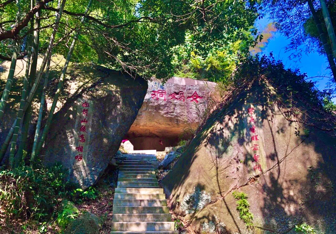 忍不住了,必须曝光它,梅岭这两家景区太适合假期去,因为