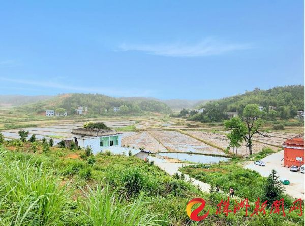 株洲县龙船镇赤石村村貌.人勤春来早,神舟大地春耕忙.