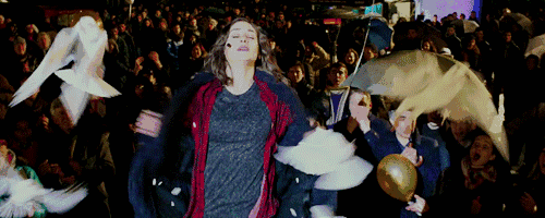 从大衣中不断飞出的鸽子 还有消失在破碎镜子里的周董魔术师神奇的