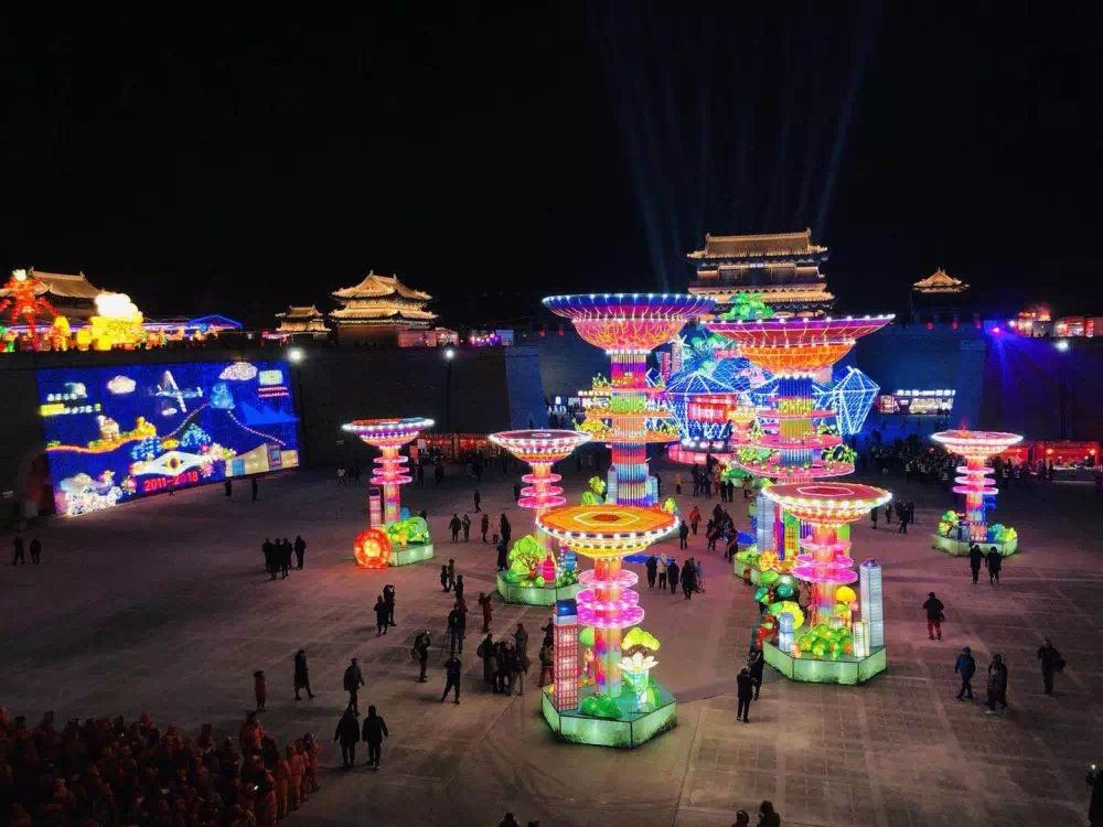 城事| 2019中国大同古都灯会昨晚璀璨开启