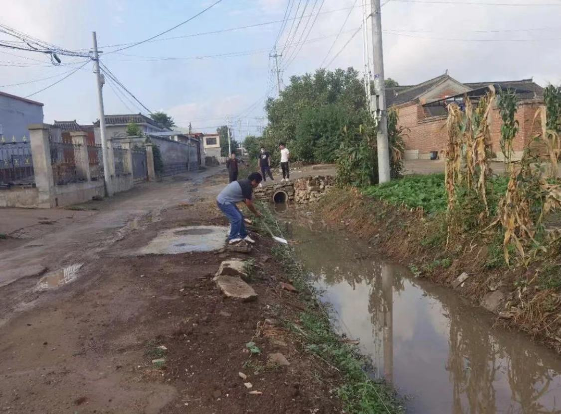 未诉先办,一办到底"臭水沟"变身停车场村民拍手叫好