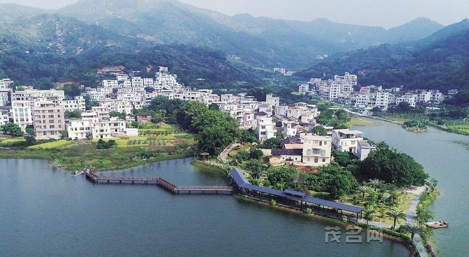 泉埇镇那务镇地处化州北部,气候温暖,雨量充沛,属山区地带,土地肥沃