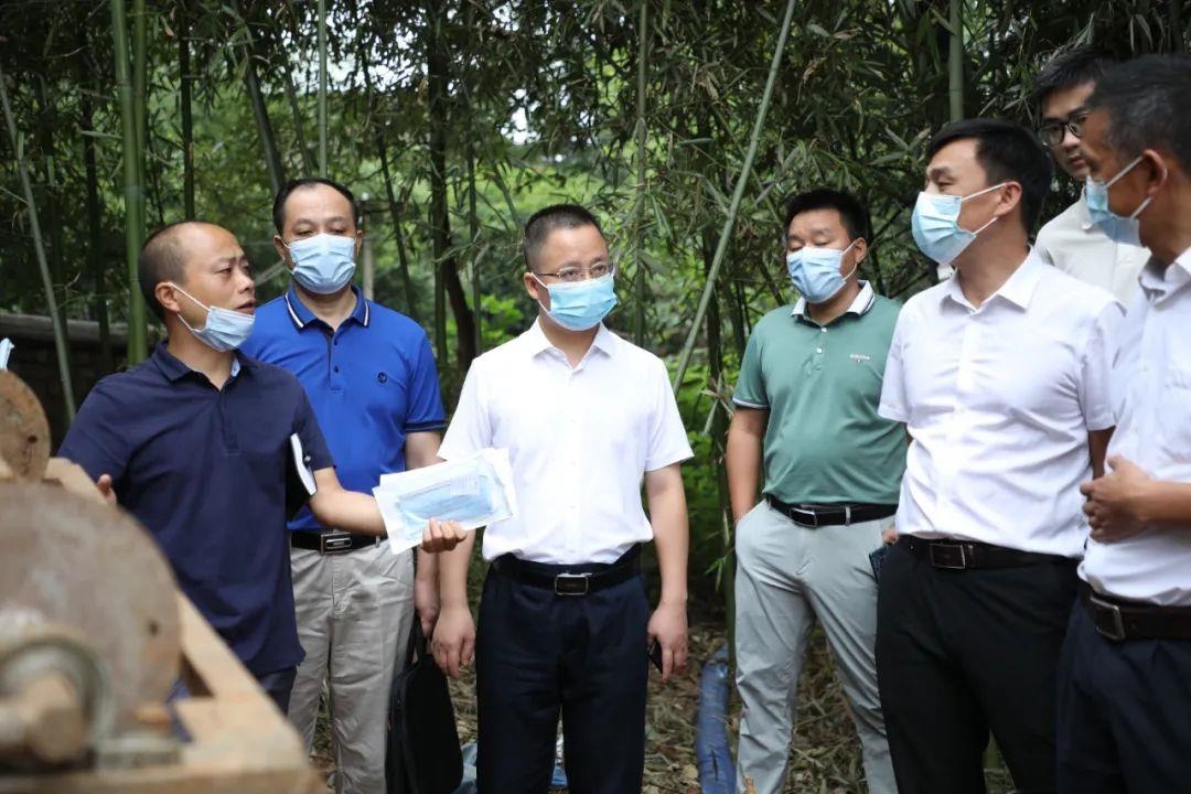 龙亮到市中心医院(零陵院区)就排污问题现场办公