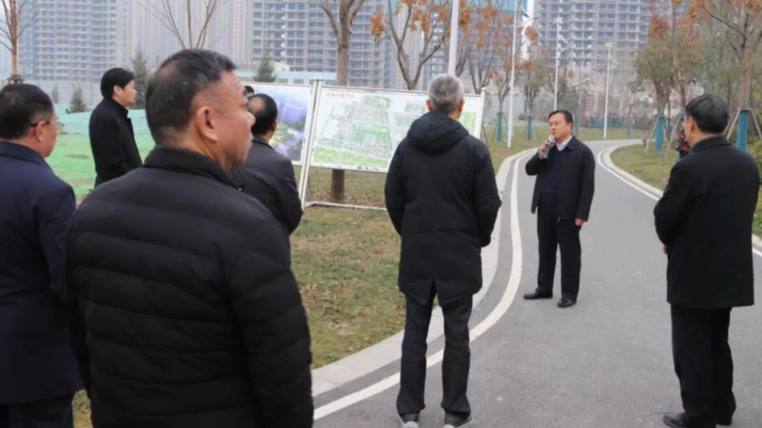 菏泽开发区驻区考察团 视察建邦公园项目