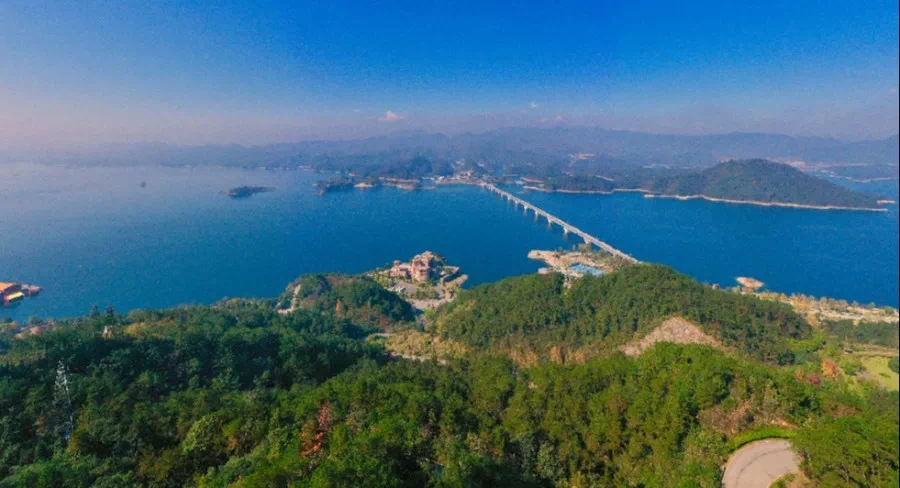 千岛湖天屿山顶度假别墅被评"中国十大豪宅之一"