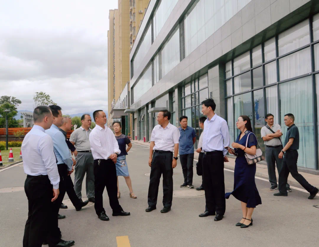 副州长李琰一行到大理经开区调研商贸物流业升规纳统工作