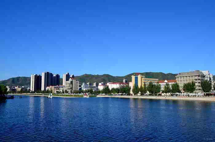 清水河 清水河被张家口人誉为" 母亲河",哺育着张家口世世代代的人们