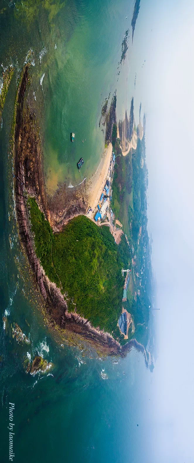 (防城港城市地形图,图源:google卫星地形;图中北侧山脉为十万大山