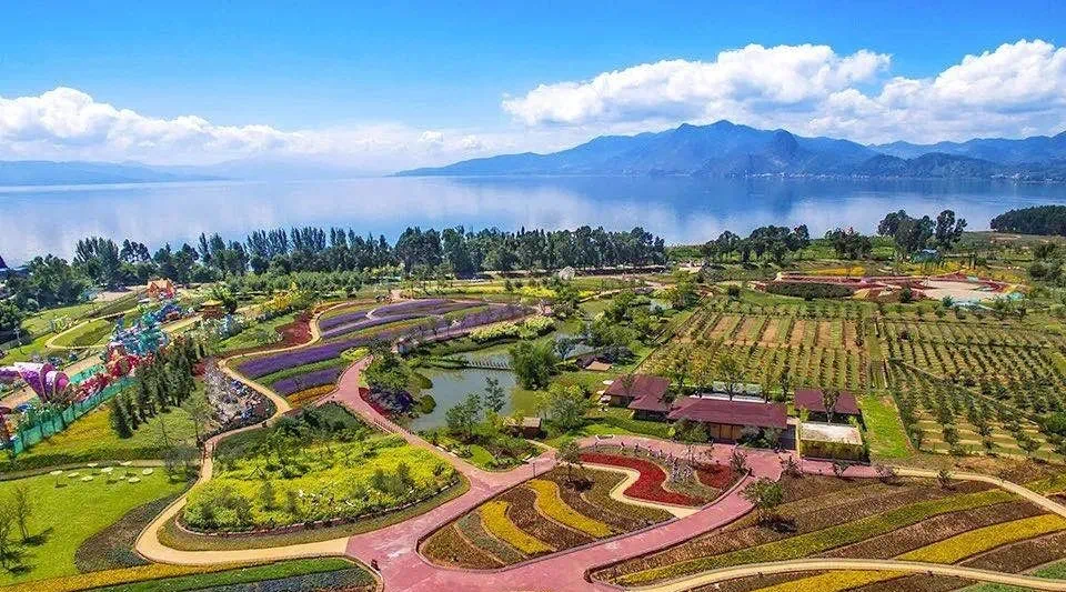 抚仙湖的颜色,可不止是琉璃蓝,还有