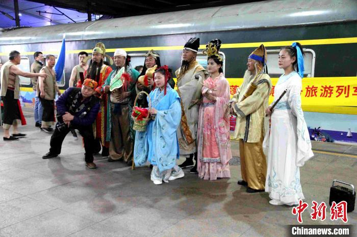 山东省内首趟全列软卧旅游列车开行 促进旅游产品升级