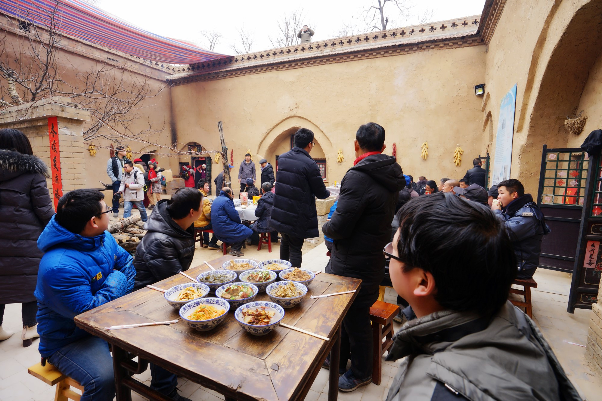 <span><b>3</b> / 5</span>寻找年的味道，一个陕州地区穿山灶一桌十碗席，撼动所有人的味蕾
