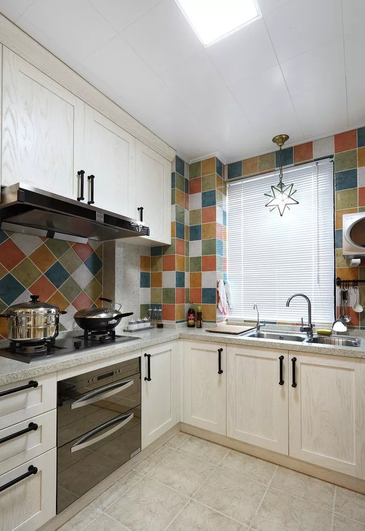 现在厨房瓷砖已经不流行通铺了,很多人都喜欢这样铺!